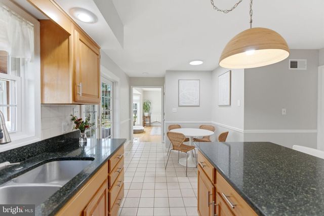 34 RENAISSANCE DR, Martinsburg, WV 25403