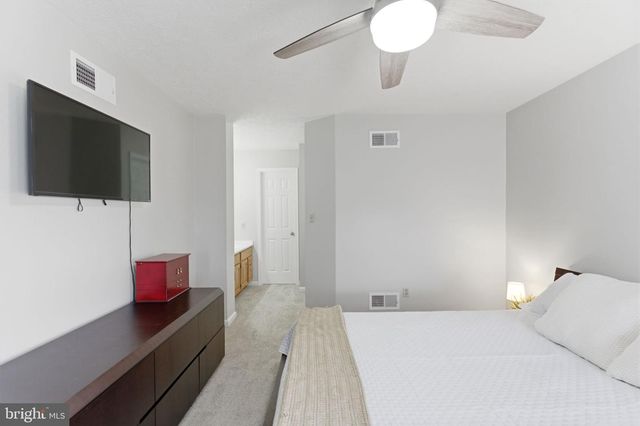 34 RENAISSANCE DR, Martinsburg, WV 25403