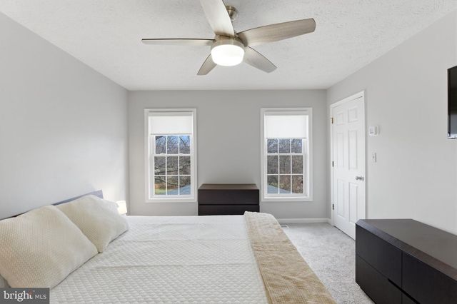 34 RENAISSANCE DR, Martinsburg, WV 25403