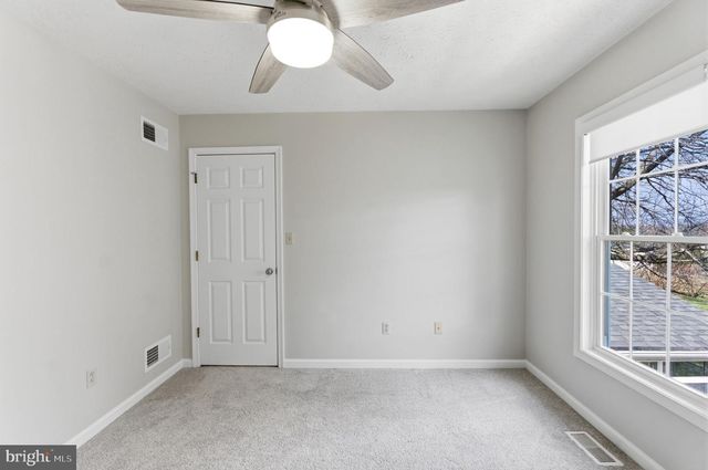 34 RENAISSANCE DR, Martinsburg, WV 25403