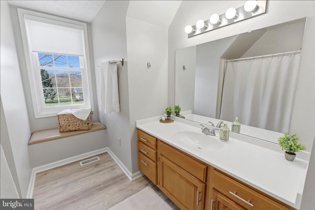 34 RENAISSANCE DR, Martinsburg, WV 25403