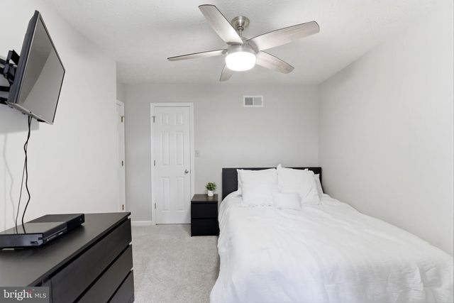 34 RENAISSANCE DR, Martinsburg, WV 25403