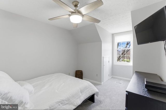 34 RENAISSANCE DR, Martinsburg, WV 25403