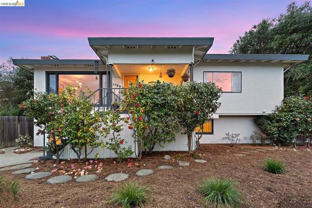 1799 1799 Pomona St, Crockett, CA 94525