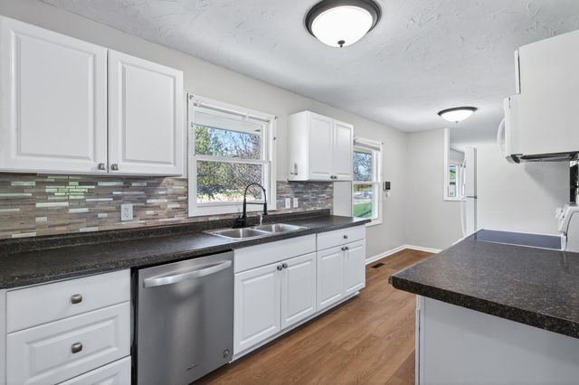 6842 Drew Avenue N, Brooklyn Center, MN 55429