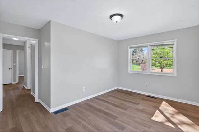 6842 Drew Avenue N, Brooklyn Center, MN 55429