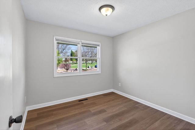 6842 Drew Avenue N, Brooklyn Center, MN 55429