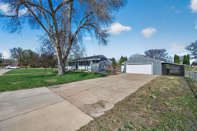 6842 Drew Avenue N, Brooklyn Center, MN 55429