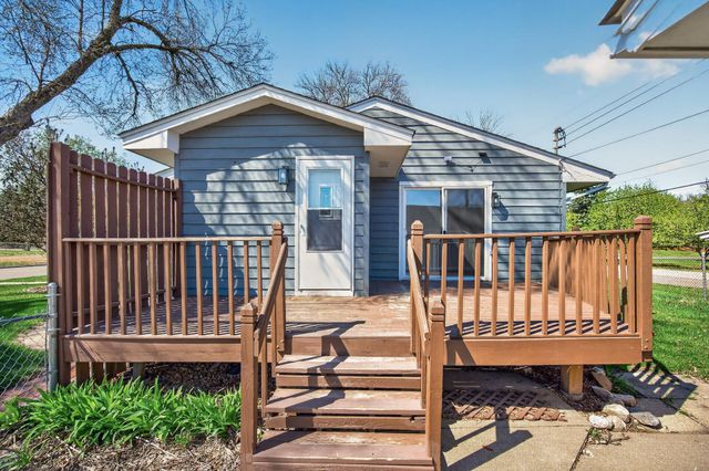 6842 Drew Avenue N, Brooklyn Center, MN 55429