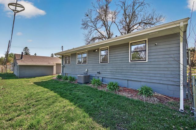 6842 Drew Avenue N, Brooklyn Center, MN 55429