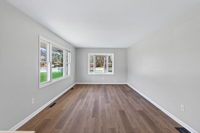 6842 Drew Avenue N, Brooklyn Center, MN 55429