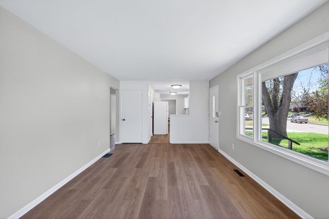 6842 Drew Avenue N, Brooklyn Center, MN 55429