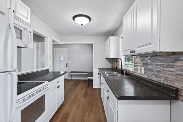 6842 Drew Avenue N, Brooklyn Center, MN 55429