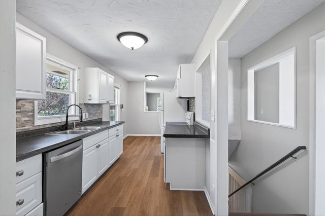 6842 Drew Avenue N, Brooklyn Center, MN 55429