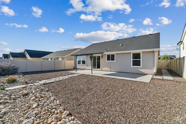 10288 Longtail Dr., Nampa, ID 83687