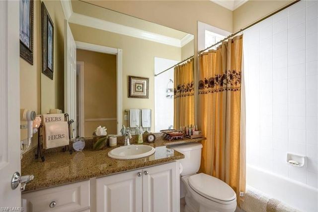 3917 Isla Ciudad CT, Naples, FL 34109
