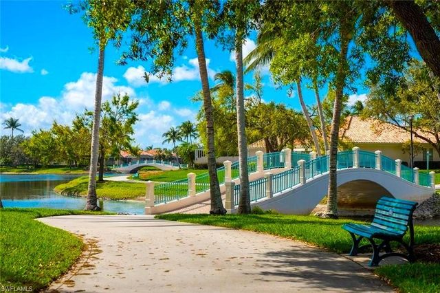 3917 Isla Ciudad CT, Naples, FL 34109