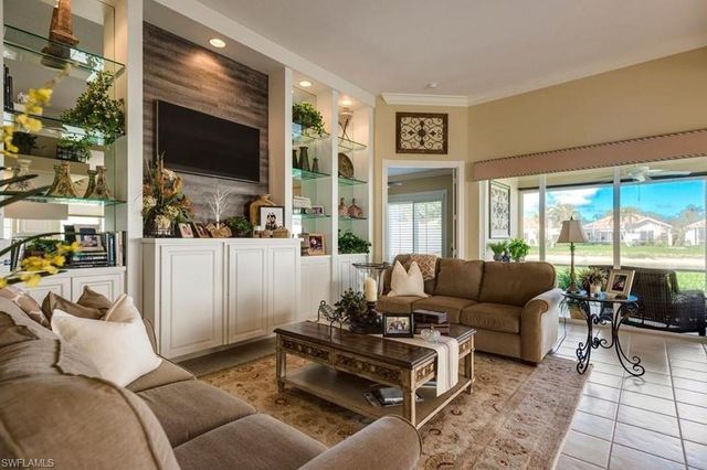 3917 Isla Ciudad CT, Naples, FL 34109