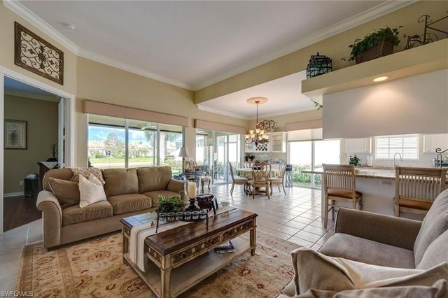 3917 Isla Ciudad CT, Naples, FL 34109