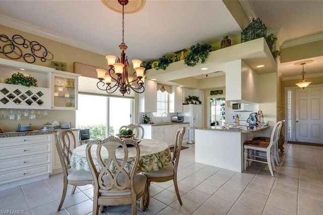 3917 Isla Ciudad CT, Naples, FL 34109