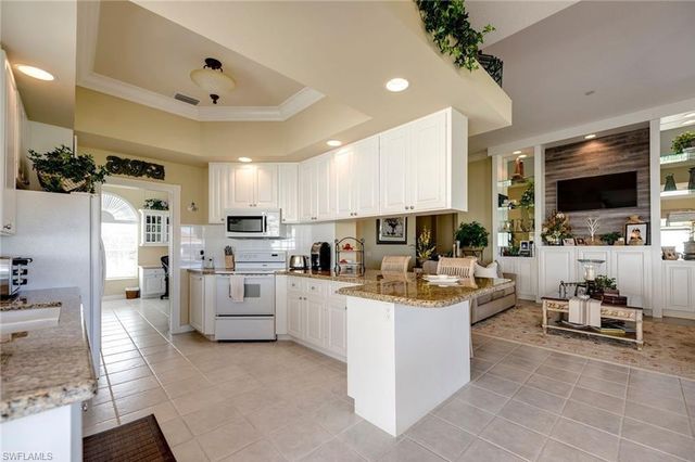 3917 Isla Ciudad CT, Naples, FL 34109