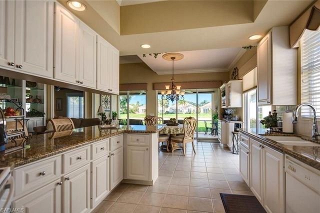 3917 Isla Ciudad CT, Naples, FL 34109