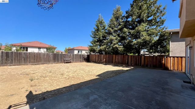 1913 Mount Stakes Ct, Antioch, CA 94531