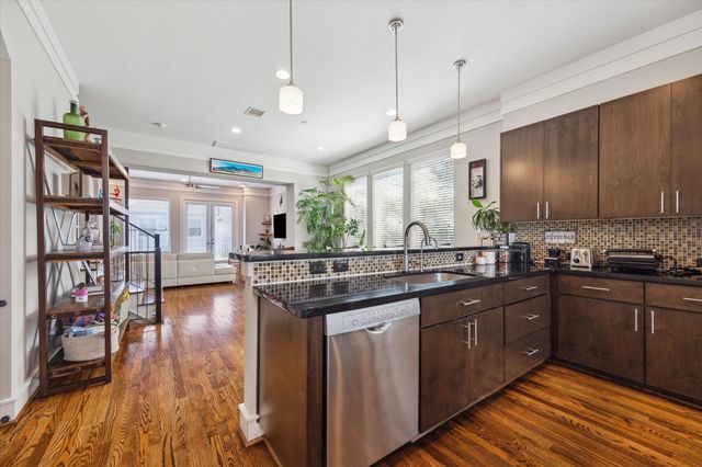 104 Arnold Street, Houston, TX 77007