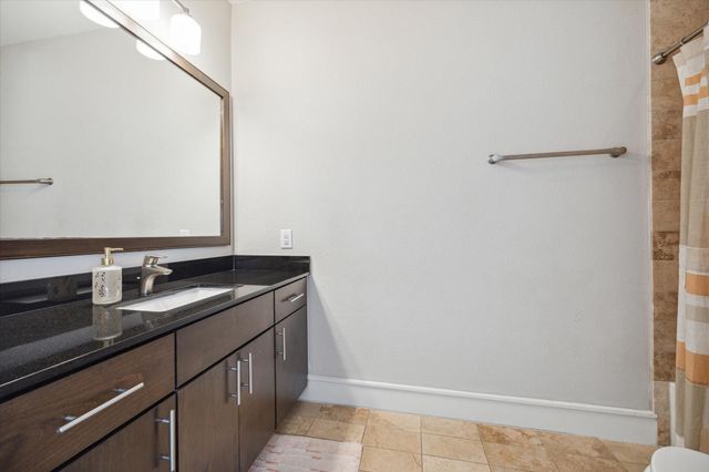 104 Arnold Street, Houston, TX 77007