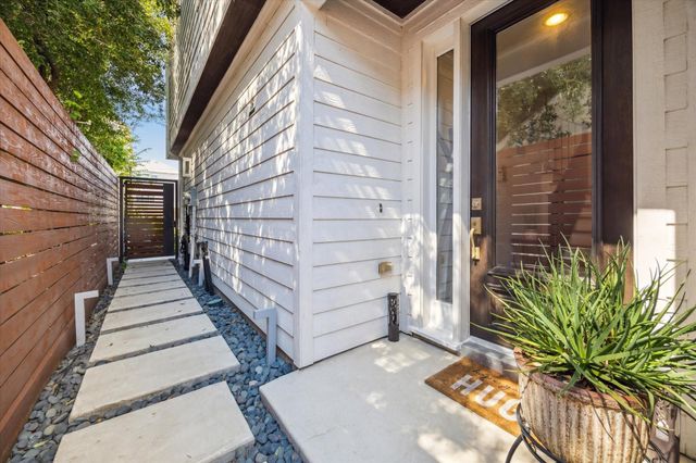 104 Arnold Street, Houston, TX 77007