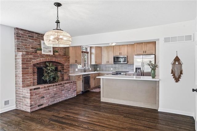 12915 E 36th Terrace S, Independence, MO 64055