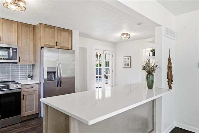 12915 E 36th Terrace S, Independence, MO 64055