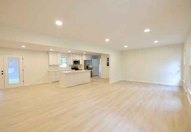 205 Lynn Drive, Lawrenceburg, KY 40342