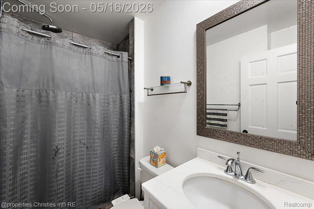 35164 N Bay Circle, Harrison Charter Township, MI 48045