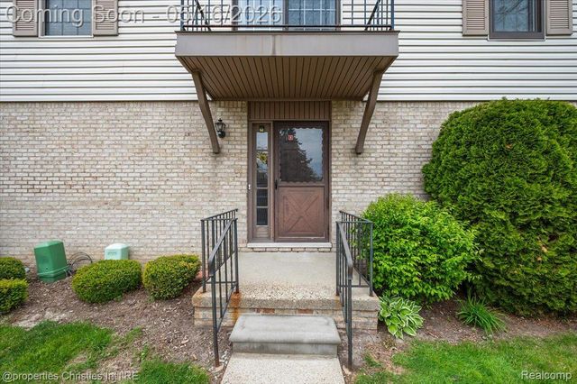 35164 N Bay Circle, Harrison Charter Township, MI 48045