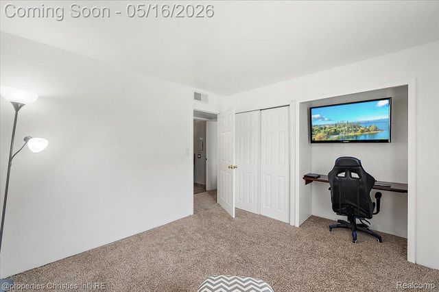 35164 N Bay Circle, Harrison Charter Township, MI 48045