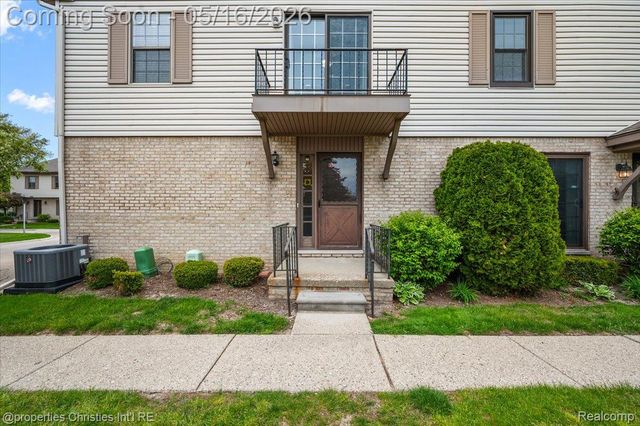 35164 N Bay Circle, Harrison Charter Township, MI 48045