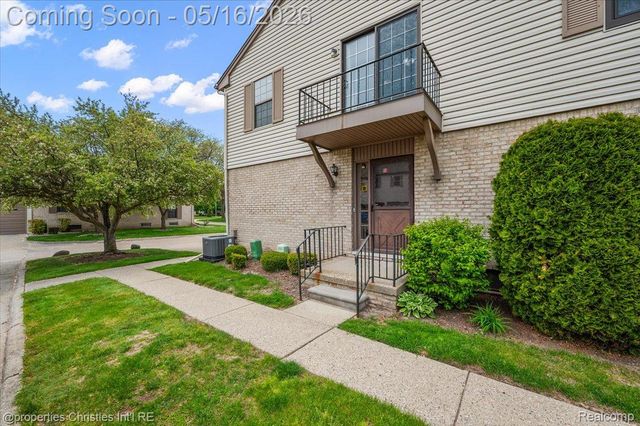 35164 N Bay Circle, Harrison Charter Township, MI 48045
