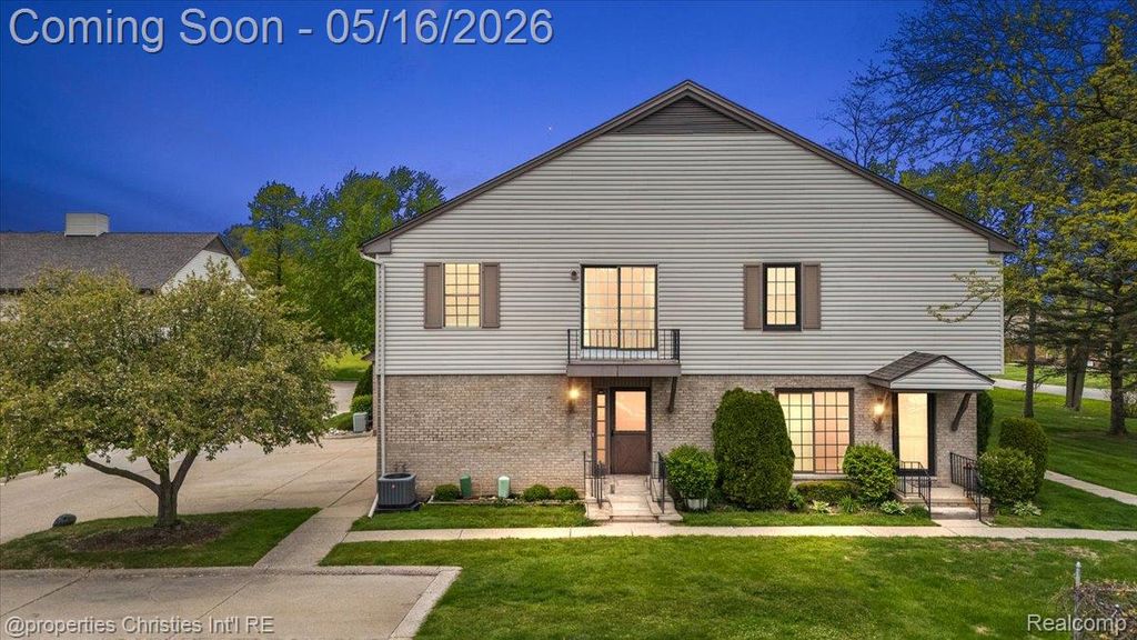 35164 N Bay Circle, Harrison Charter Township, MI 48045