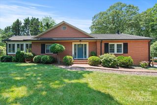 747 9th Street NW, Hickory, NC 28601