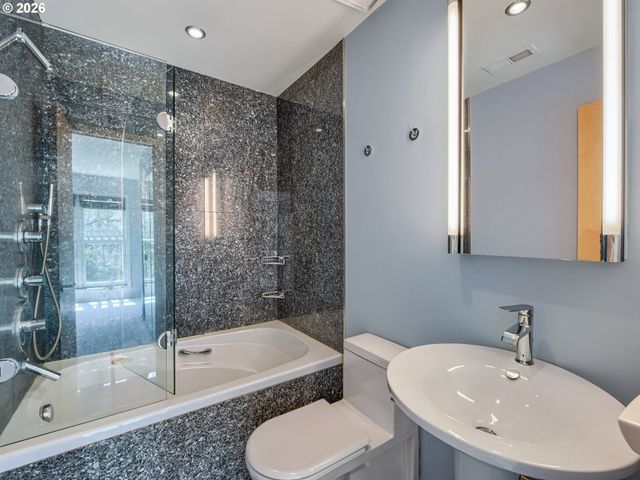2345 Nw OVERTON St, Portland, OR 97210
