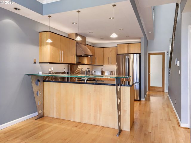 2345 Nw OVERTON St, Portland, OR 97210