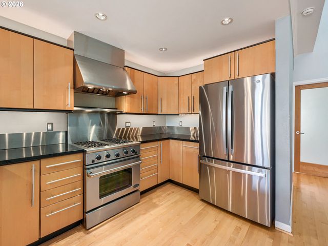 2345 Nw OVERTON St, Portland, OR 97210