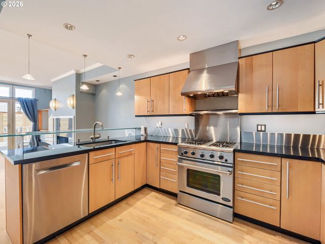 2345 Nw OVERTON St, Portland, OR 97210