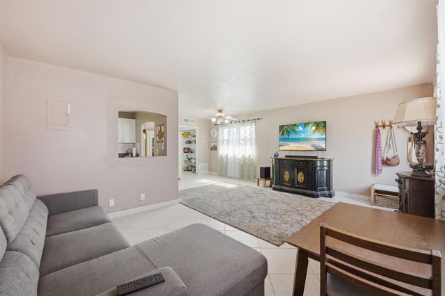 47 Saxony A, Delray Beach, FL 33446