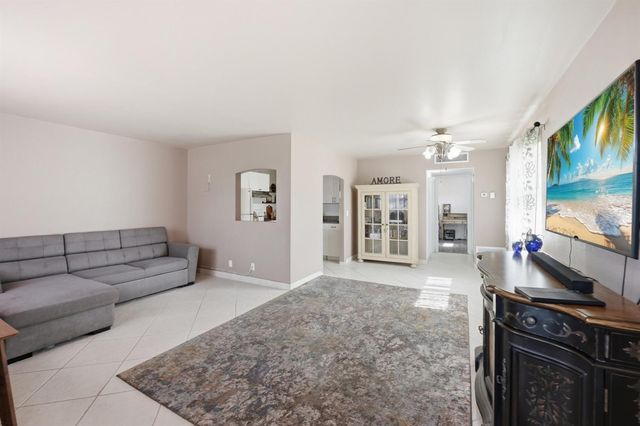 47 Saxony A, Delray Beach, FL 33446
