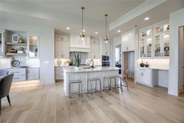 13626 Granada Drive, Leawood, KS 66224