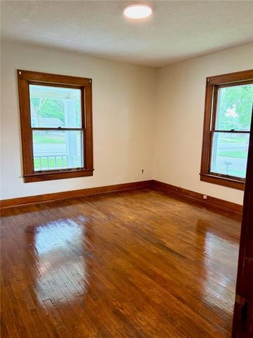 414 S 2nd Street, Odessa, MO 64076