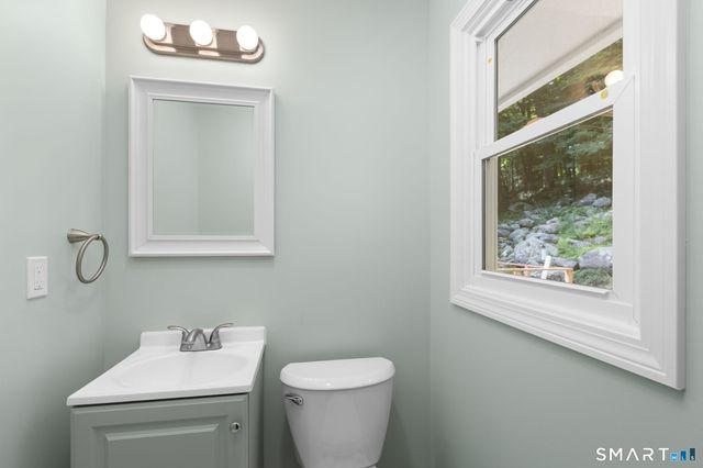 2 Oakwood Drive, New Fairfield, CT 06812
