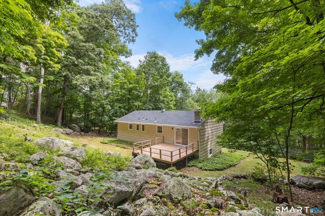 2 Oakwood Drive, New Fairfield, CT 06812